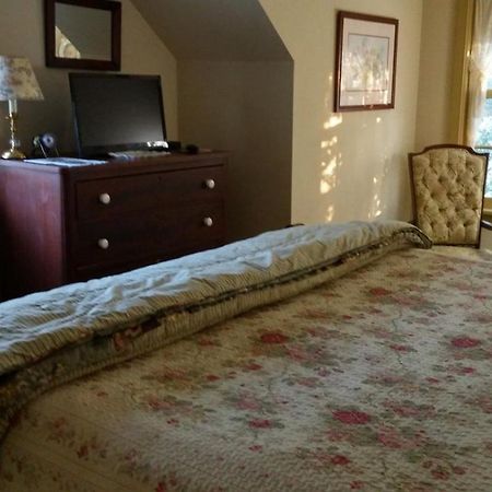 1732 Folke Stone Bed And Breakfast Уэст-Честер Экстерьер фото