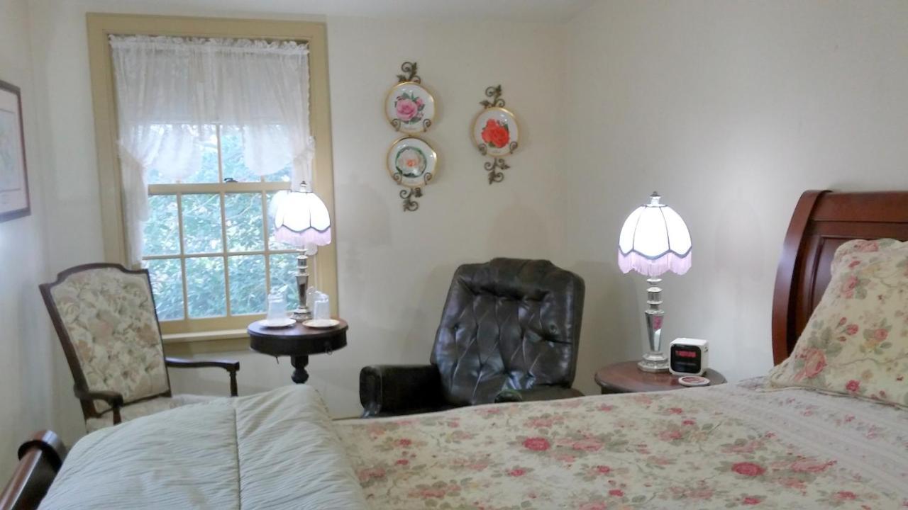 1732 Folke Stone Bed And Breakfast Уэст-Честер Экстерьер фото