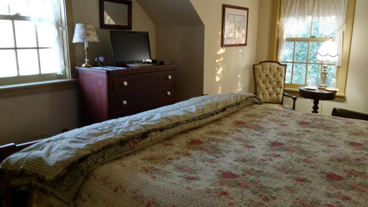 1732 Folke Stone Bed And Breakfast Уэст-Честер Экстерьер фото